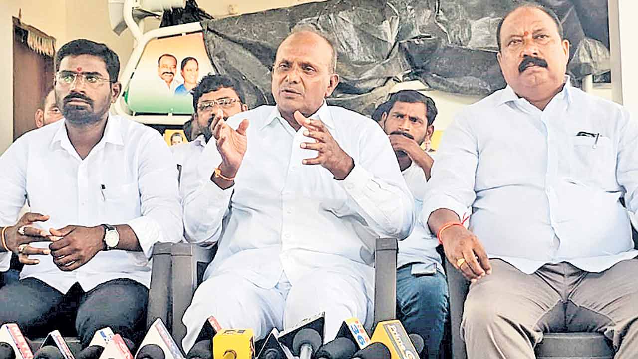 కొండా సురేఖపై మాజీ ఎమ్మెల్యే ఫైర్‌