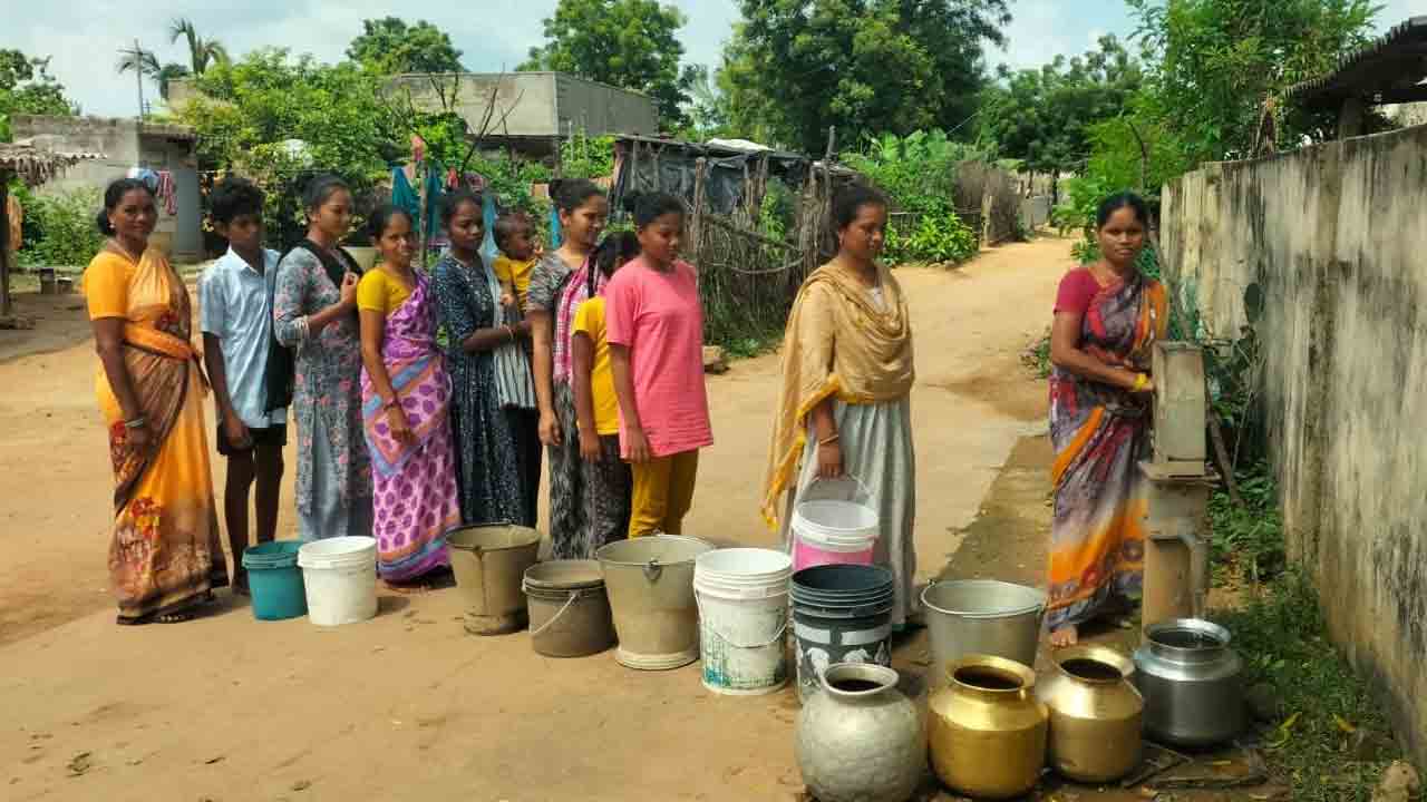 తాగునీటి కోసం మహిళల నిరసన