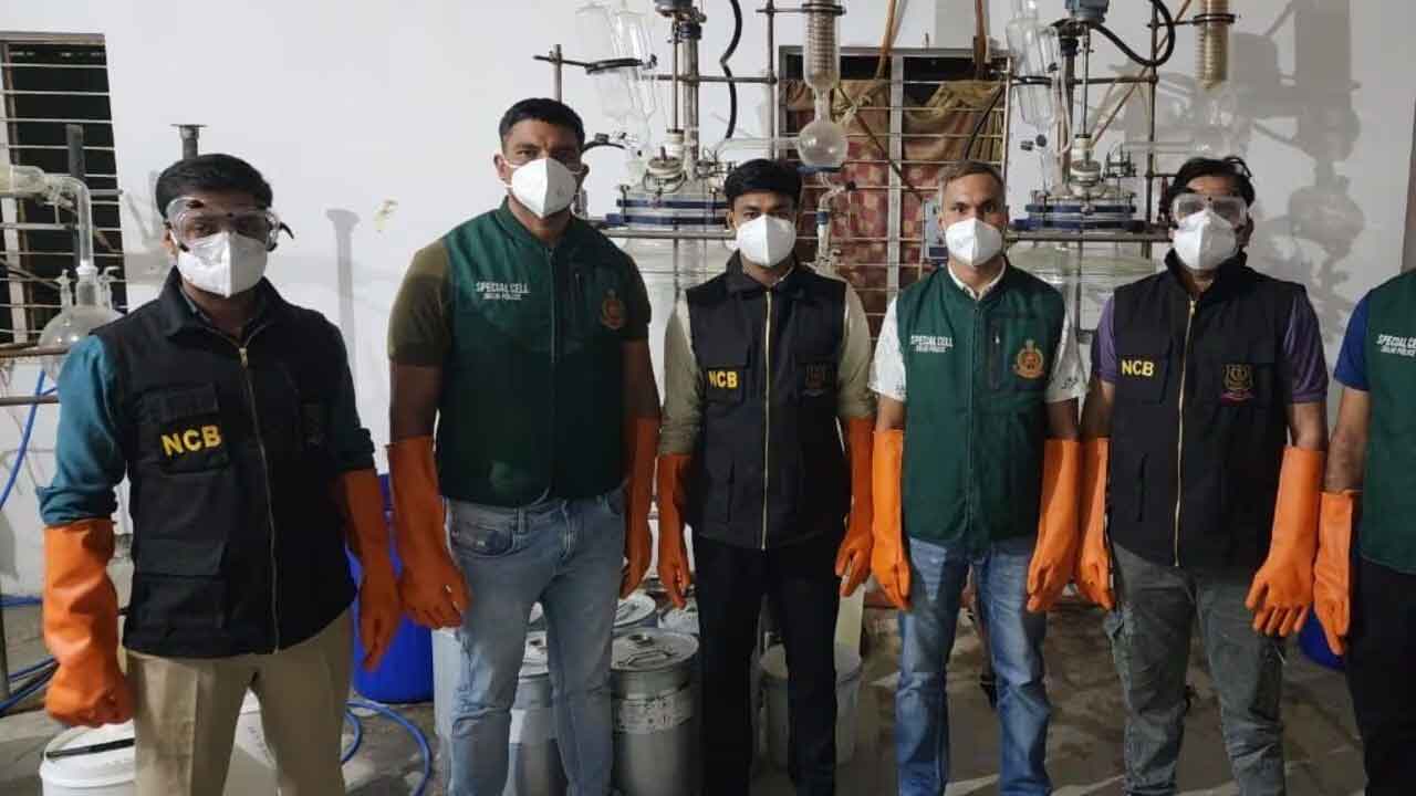 తీహార్‌ జైలు వార్డెన్‌ కనుసన్నల్లో డ్రగ్స్‌ ఫ్యాక్టరీ