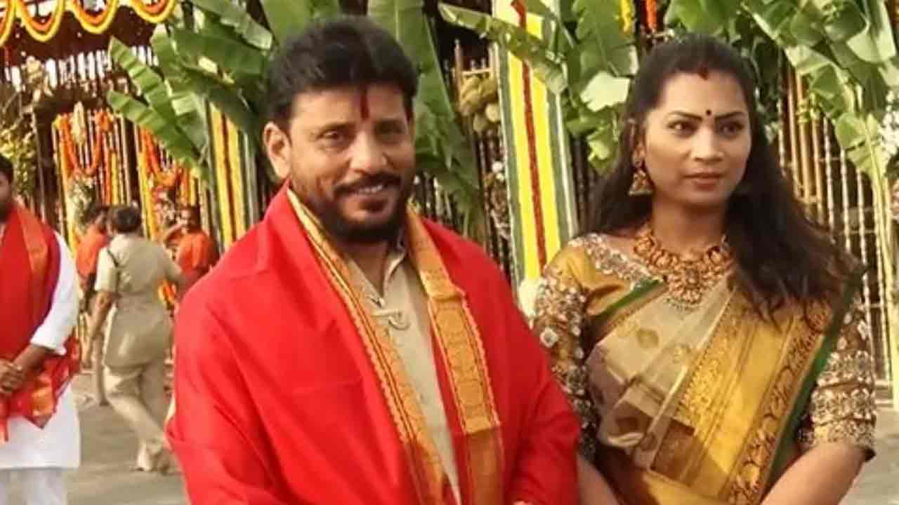 Divvela Madhuri | దివ్వల మాధురికి టీటీడీ షాక్.. తిరుమల వన్ టౌన్ పీఎస్‌లో కేసు నమోదు