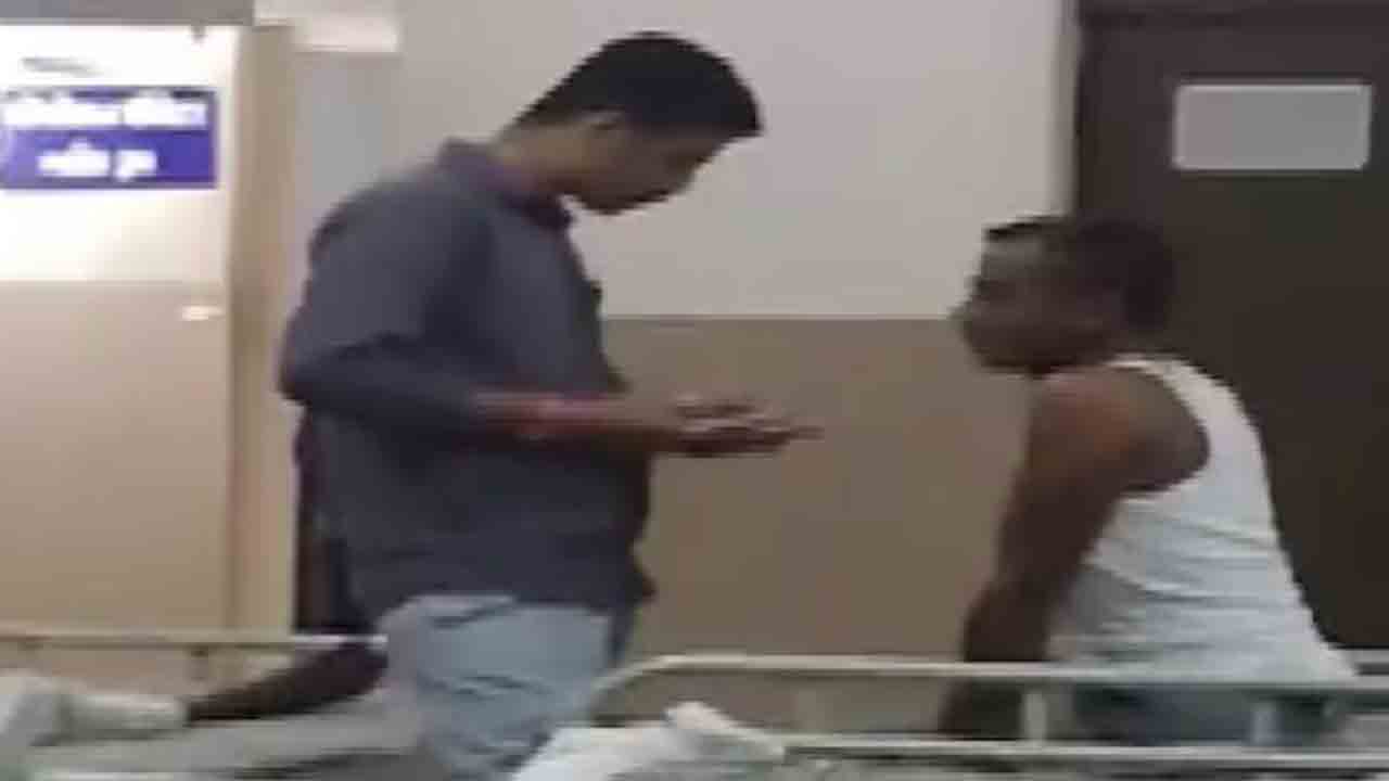 BJP membership to eye patients | రాత్రివేళ నిద్రలేపి.. హాస్పిటల్‌లో ఉన్న కంటి రోగులకు బీజేపీ   సభ్యత్వం