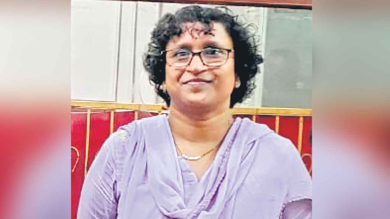 Sub-Registrar Jyothi | నకిలీ పత్రాలతో రిజిస్ట్రేషన్‌.. సహకరించిన సబ్‌రిజిస్ట్రార్‌