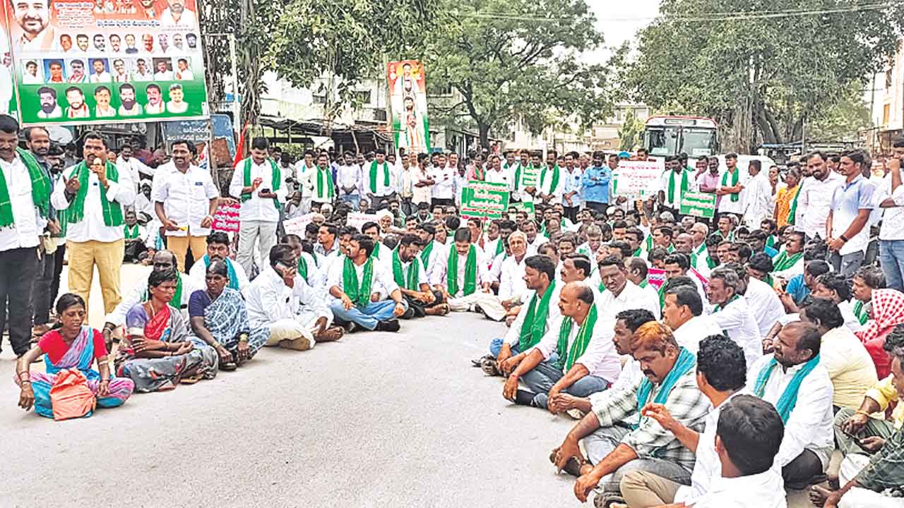 రుణమాఫీ పేరిట సర్కార్‌ వంచన