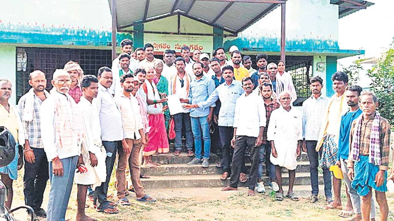 నష్ట పరిహారం అందించాలని ఆందోళన