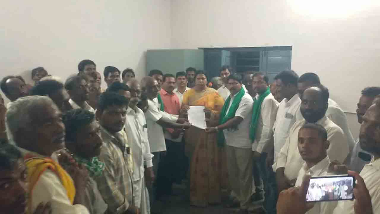 పది రోజులుగా నిలిచిన రిజిస్ట్రేషన్లు