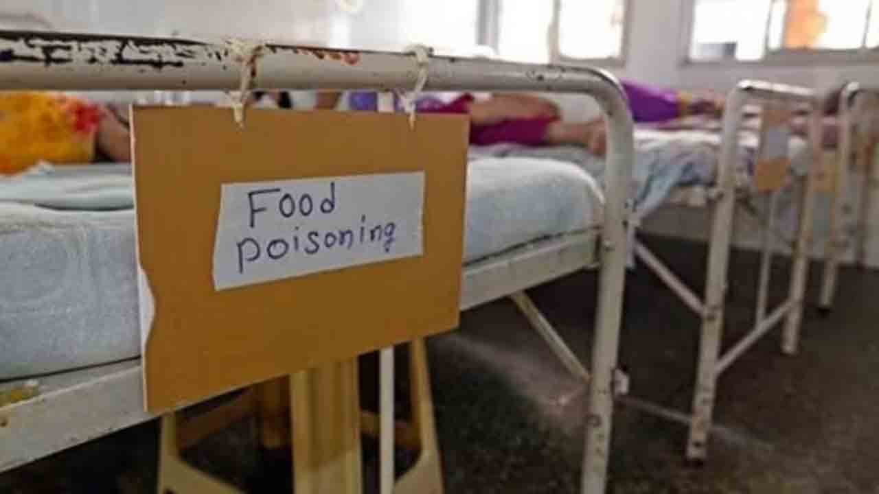 Food Poisoing | వనస్థలిపురంలో ఫుడ్ పాయిజనింగ్.. ఆర్టీసీ ఉద్యోగి మృతి