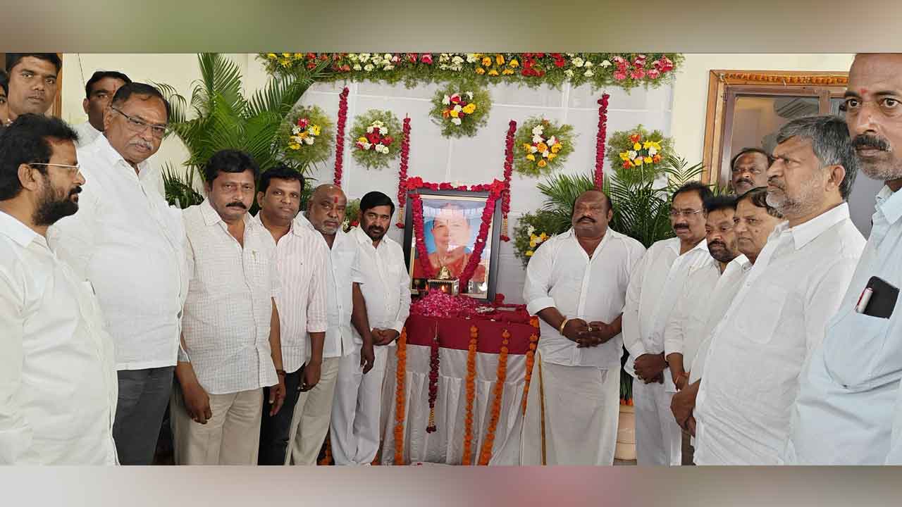 Gangula Kamalakar | గంగుల కమలాకర్‌ను పరామర్శించిన బీఆర్‌ఎస్ నేతలు