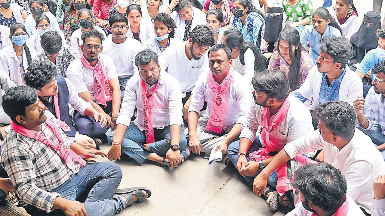 ‘అమృత’ విద్యార్థులకు న్యాయం చేయండి