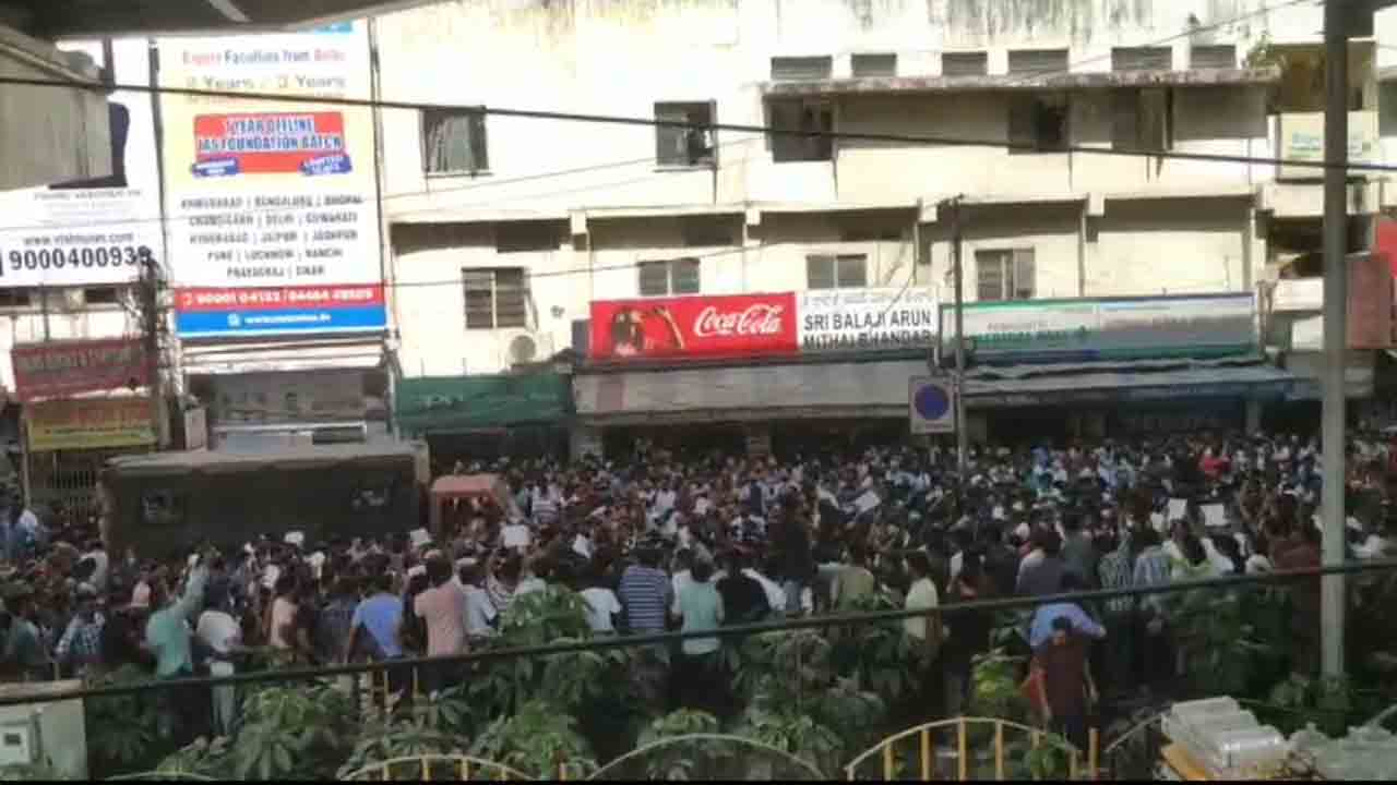 Group-1 Aspirants | సెక్రటేరియ‌ట్‌కు బ‌య‌ల్దేరిన గ్రూప్-1 అభ్య‌ర్థులు.. సీఎం డౌన్ డౌన్ నినాదాల‌తో ద‌ద్ద‌రిల్లిన అశోక్ న‌గ‌ర్