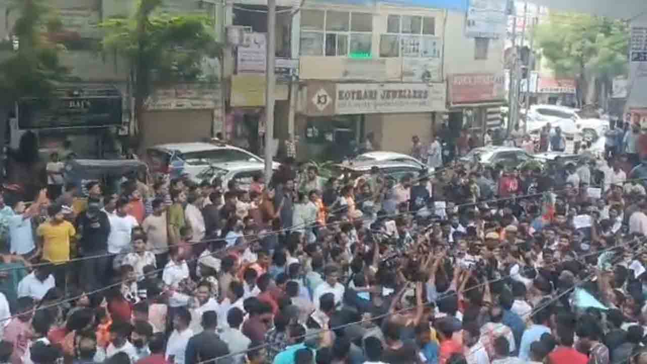 Group-1 Aspirants | అశోక్ న‌గ‌ర్‌లో ఉద్రిక్త‌త‌.. గ్రూప్-1 అభ్య‌ర్థుల ప్రెస్‌మీట్‌ను అడ్డుకున్న పోలీసులు..