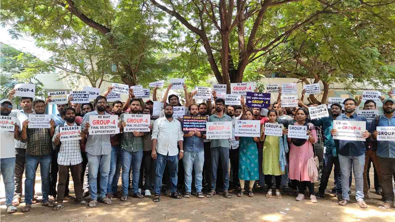 Group-4 Results | గ్రూప్-4 ఫ‌లితాలు ప్ర‌క‌టించండి.. గాంధీ భ‌వ‌న్‌ను ముట్ట‌డించిన అభ్య‌ర్థులు