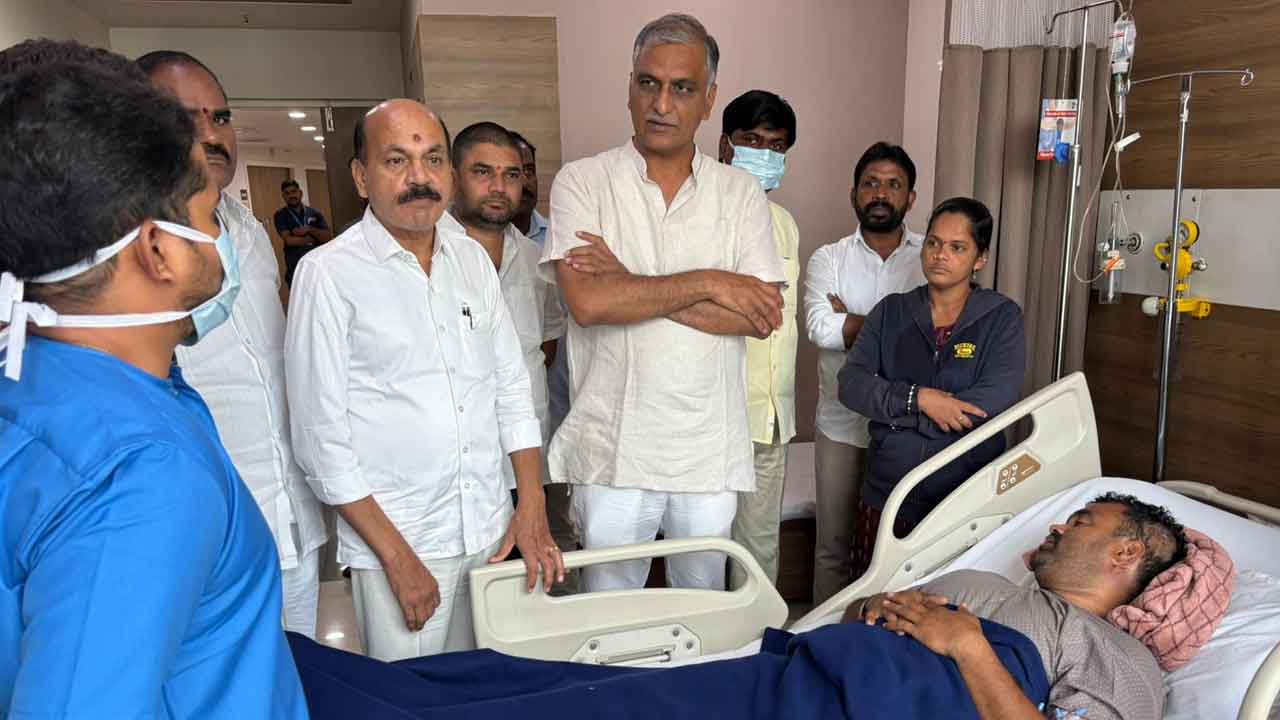 Harish Rao | హోంగార్డులు అంటే ఇంత చిన్న చూపా? గోపాల్‌ను పరామర్శించిన హరీశ్‌ రావు