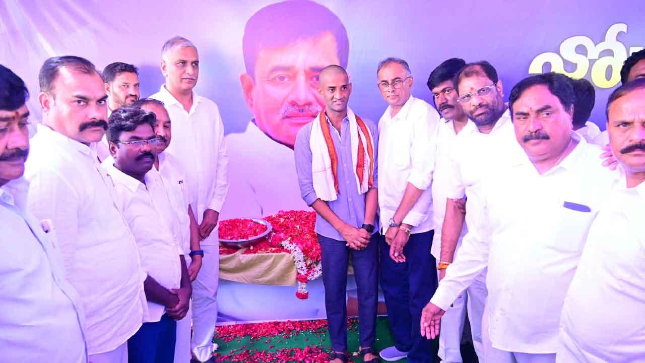 Harish Rao | నూకల నరేష్ రెడ్డికి నివాళులు అర్పించిన హరీశ్‌ రావు