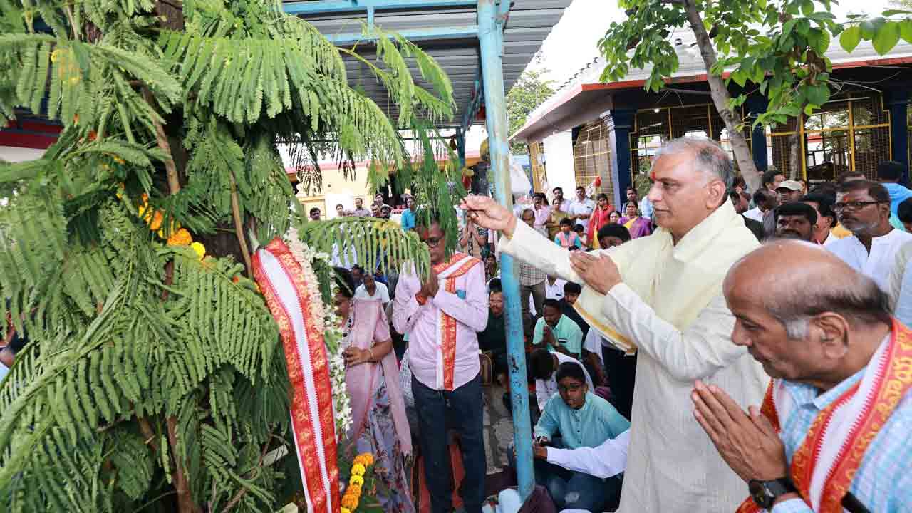 Harish Rao | శమీ పూజలో పాల్గొన్న మాజీ మంత్రి హరీశ్ రావు