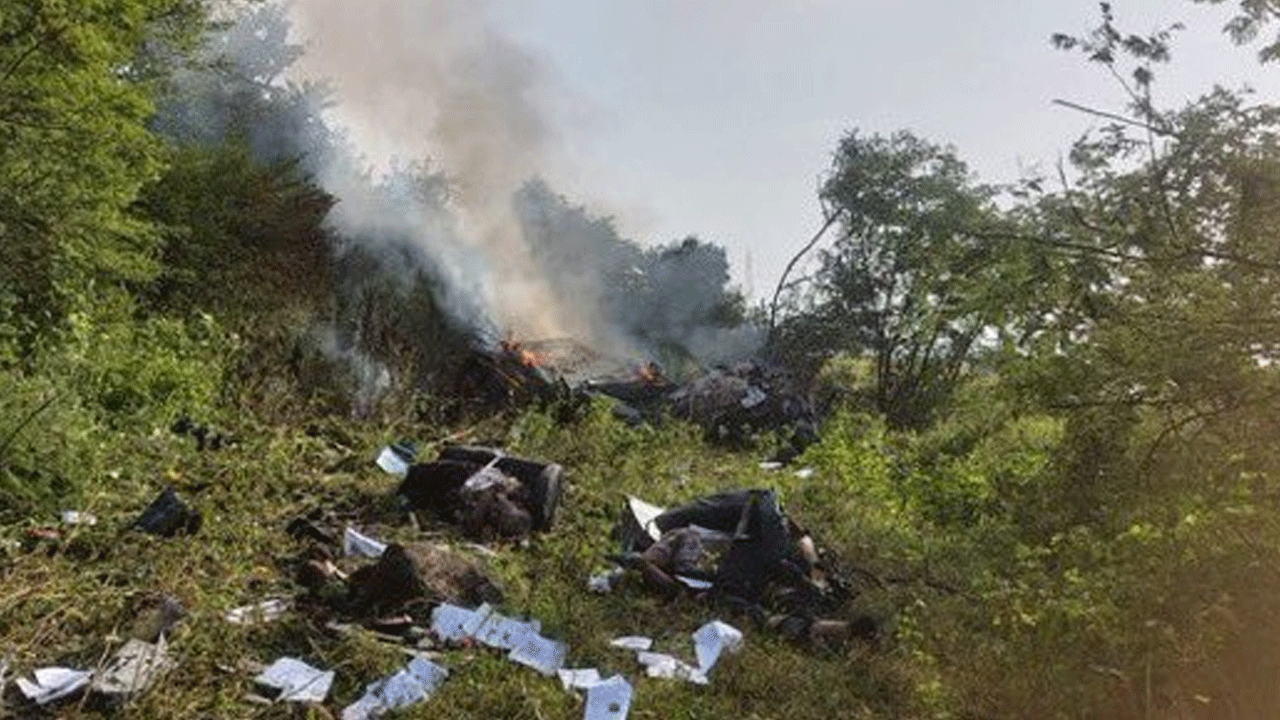 Helicopter Crash: పుణెలో కూలిన  హెలికాప్ట‌ర్‌.. ఇద్ద‌రు పైలెట్లు మృతి