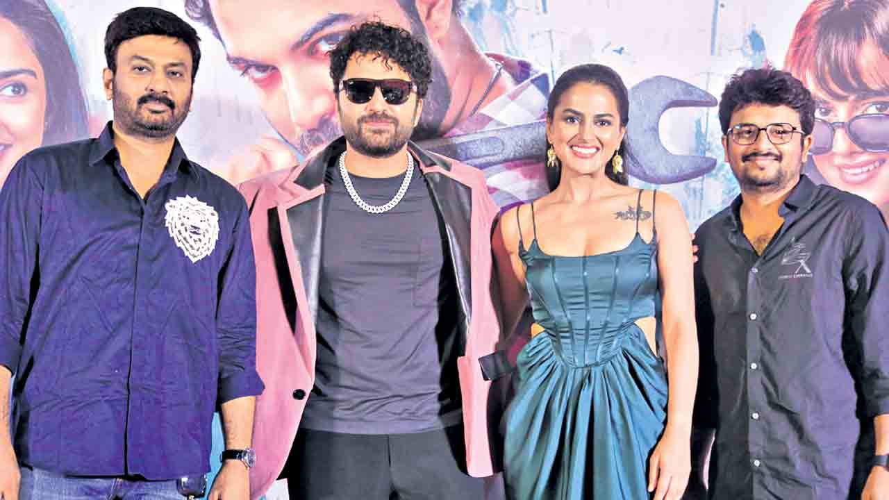 మెకానిక్‌ రాకీ హంగామా