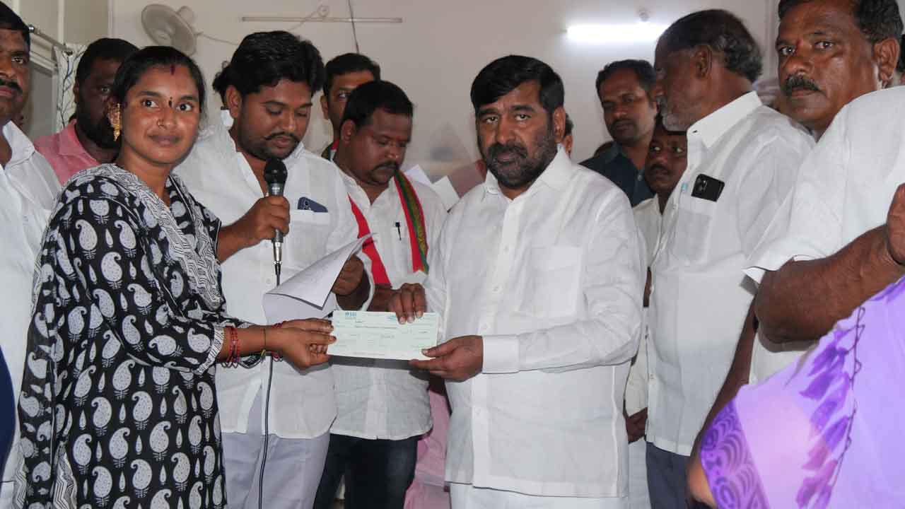 అభివృద్ధి చేతగాకే అరాచకాలు