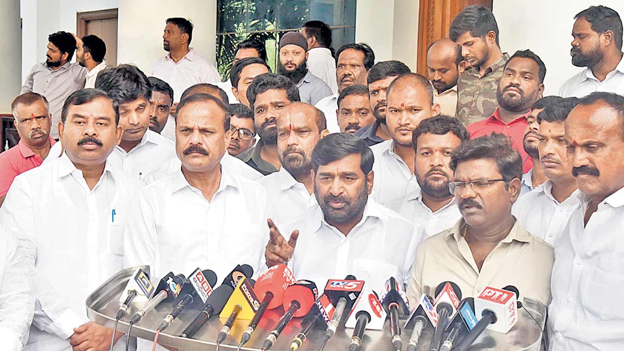 సిమెంట్‌ ఫ్యాక్టరీని అడ్డుకుంటాం