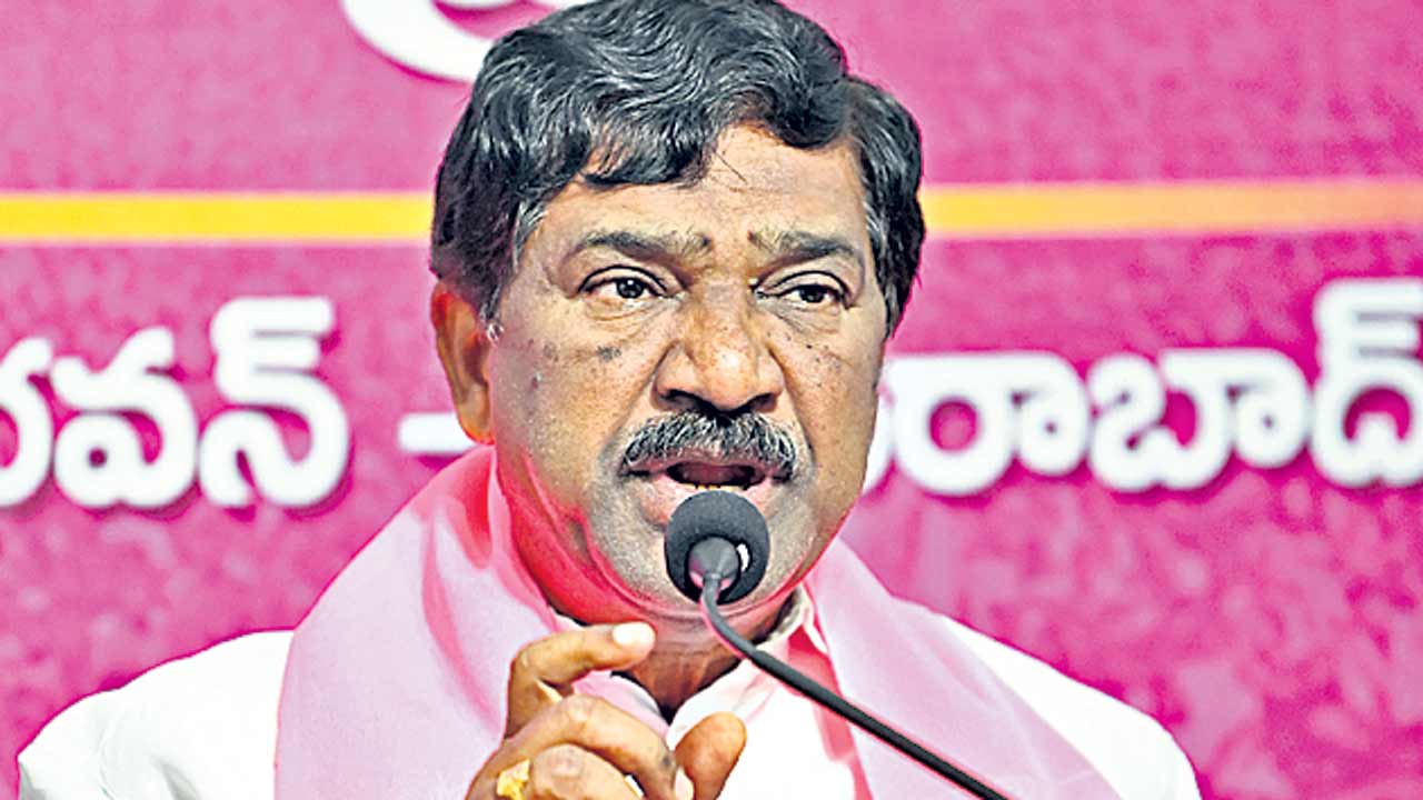 కడియం.. నాలుక చీరేస్తాం!