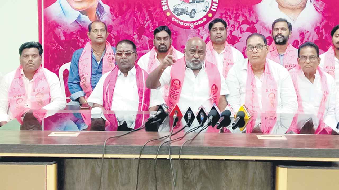 పత్తి ధరల విషయంలో ఎమ్మెల్యేకు అవగాహన లేదు