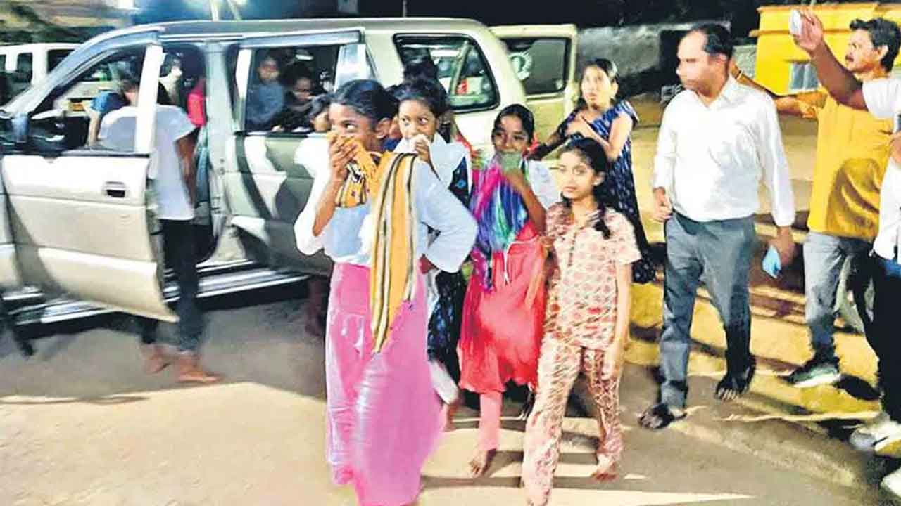 KGBV students | ముగ్గురు కేజీబీవీ విద్యార్థునిల పరిస్థితి విషమం?.. హైదరాబాద్‌కు తరలింపు