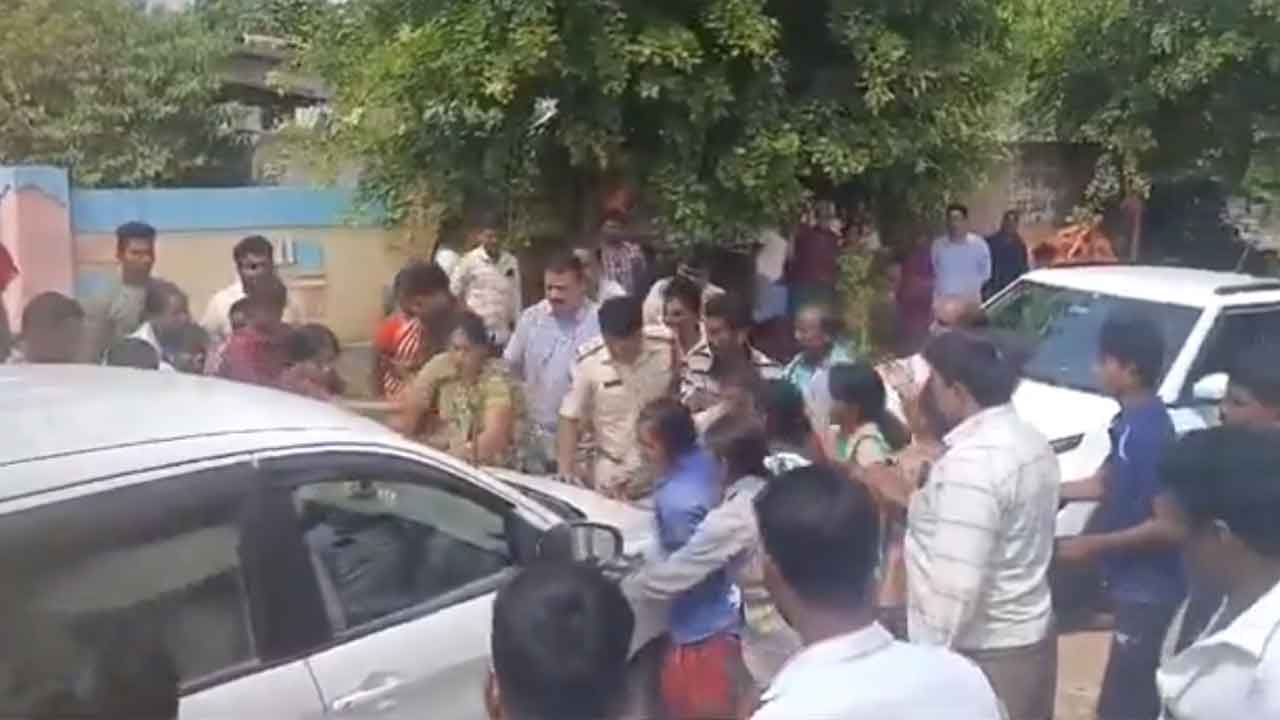 Khammam | డిప్యూటీ సీఎం భట్టి ఇలాఖాలో బీఆర్ఎస్ నాయకులపై పోలీసుల దాష్టీకం : వీడియో