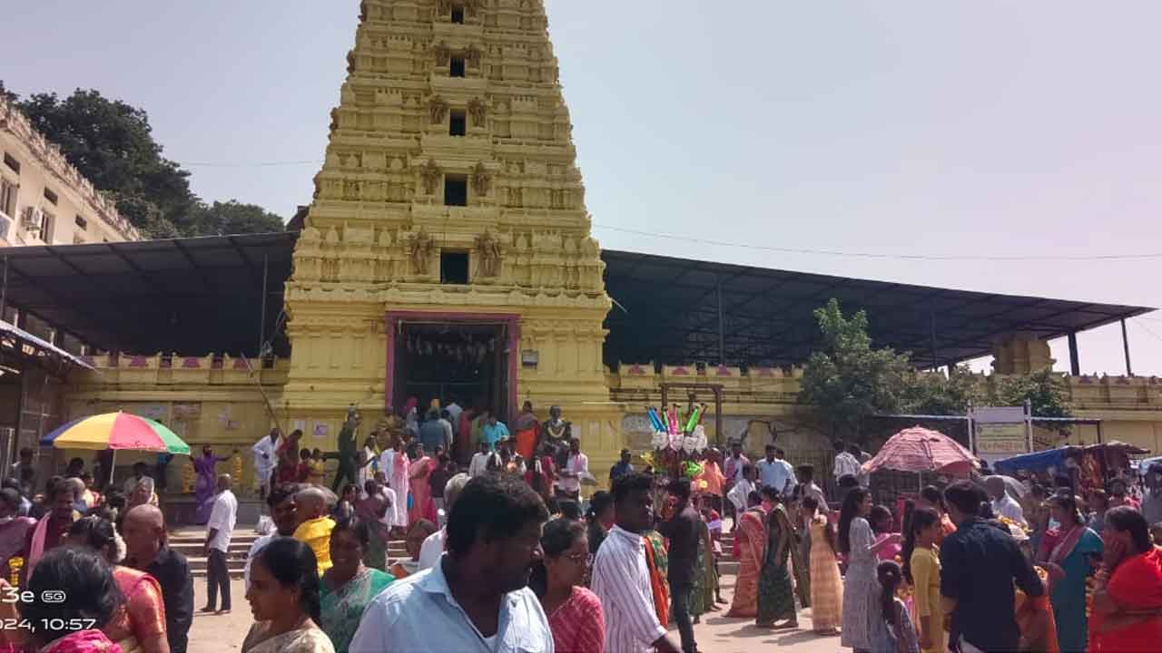 Komuravelli | కొమురవెల్లి మల్లన్న క్షేత్రంలో భక్తుల రద్దీ