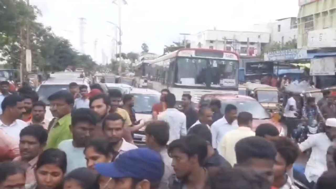 Warangal | మంత్రి కొండా సురేఖ, ఎమ్మెల్యే రేవూరి మధ్య ఫ్లెక్సీ వార్‌.. పలువురి అరెస్ట్‌