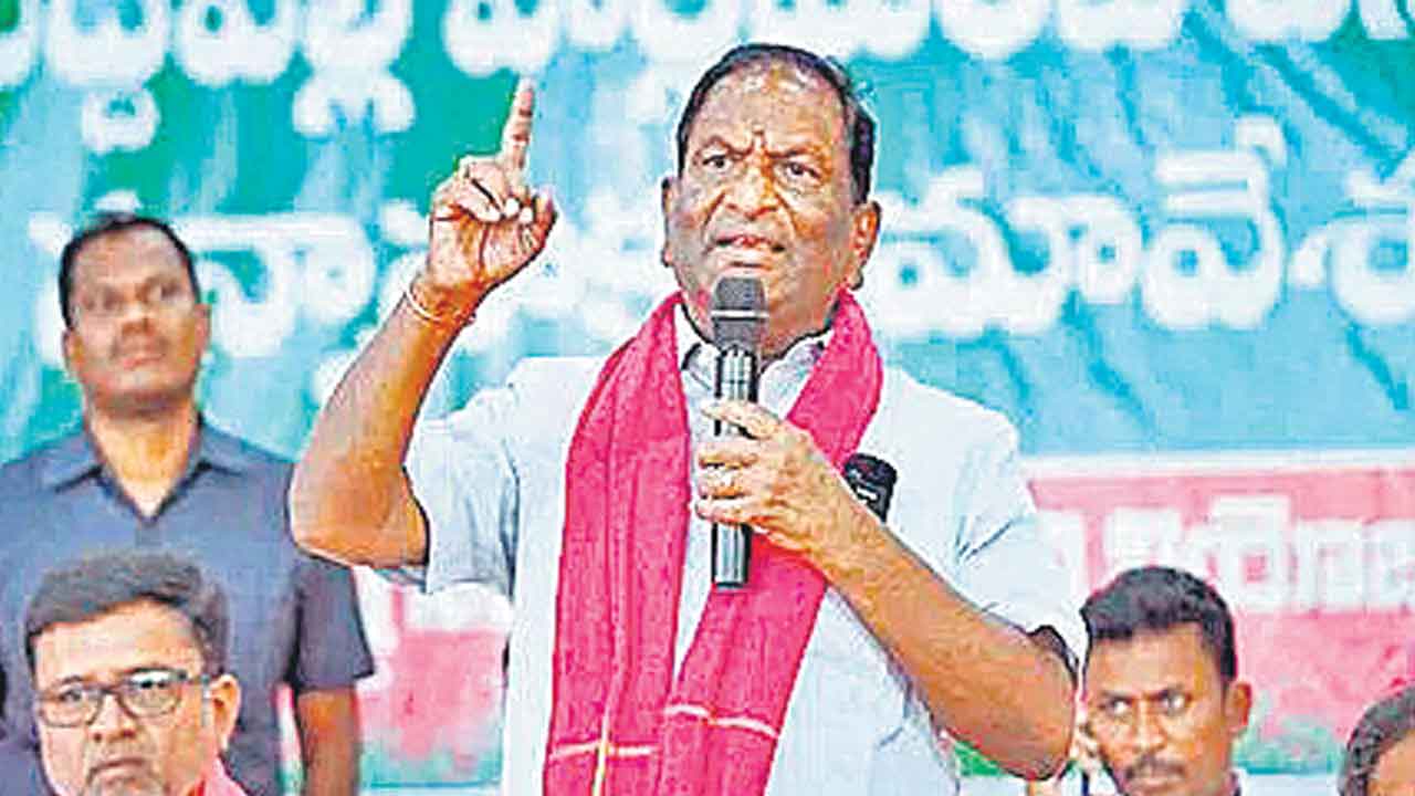 అనుమతులున్న ఇండ్లను కూలుస్తారా?