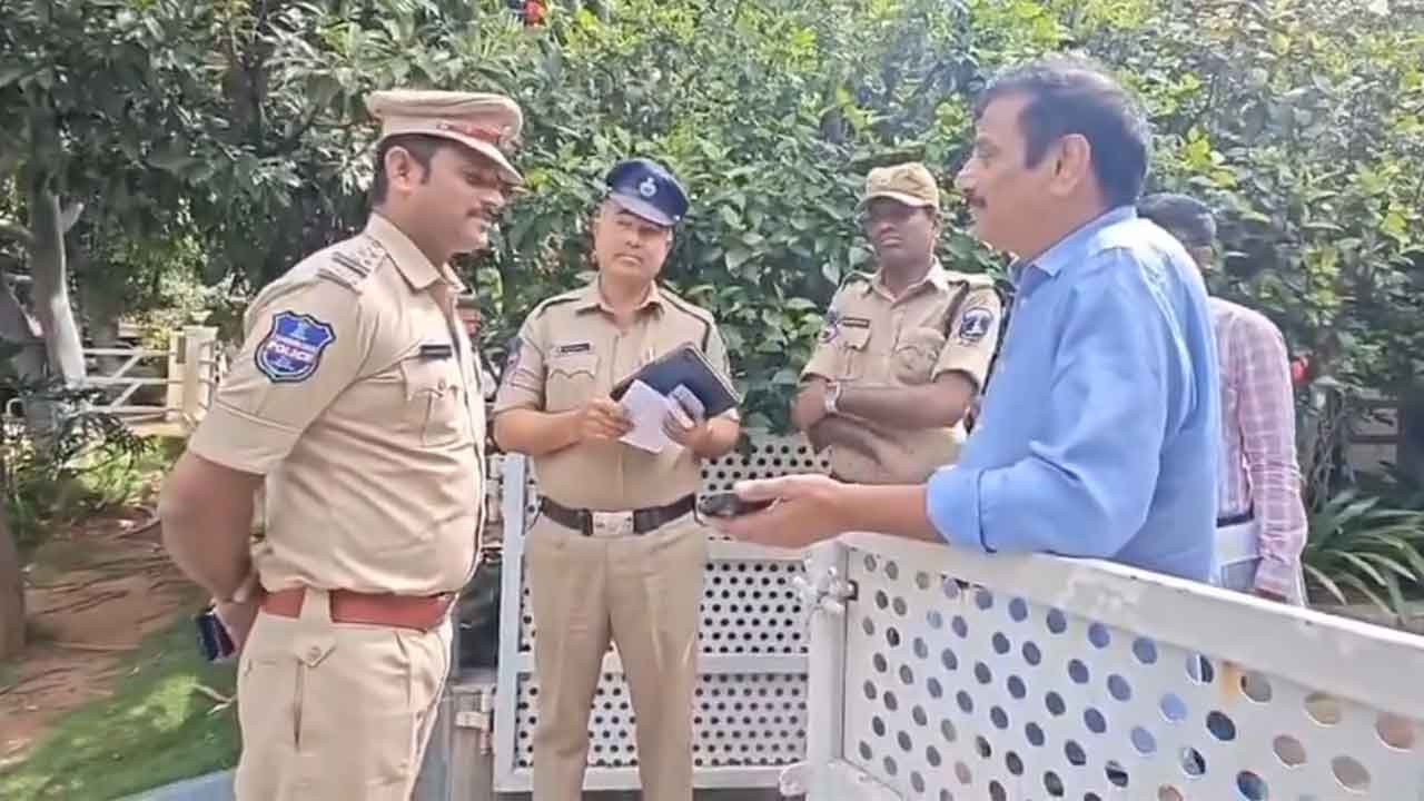 MLA Prabhakar Reddy | దుబ్బాక ఎమ్మెల్యే కొత్త ప్రభాకర్ రెడ్డి హౌస్ అరెస్ట్