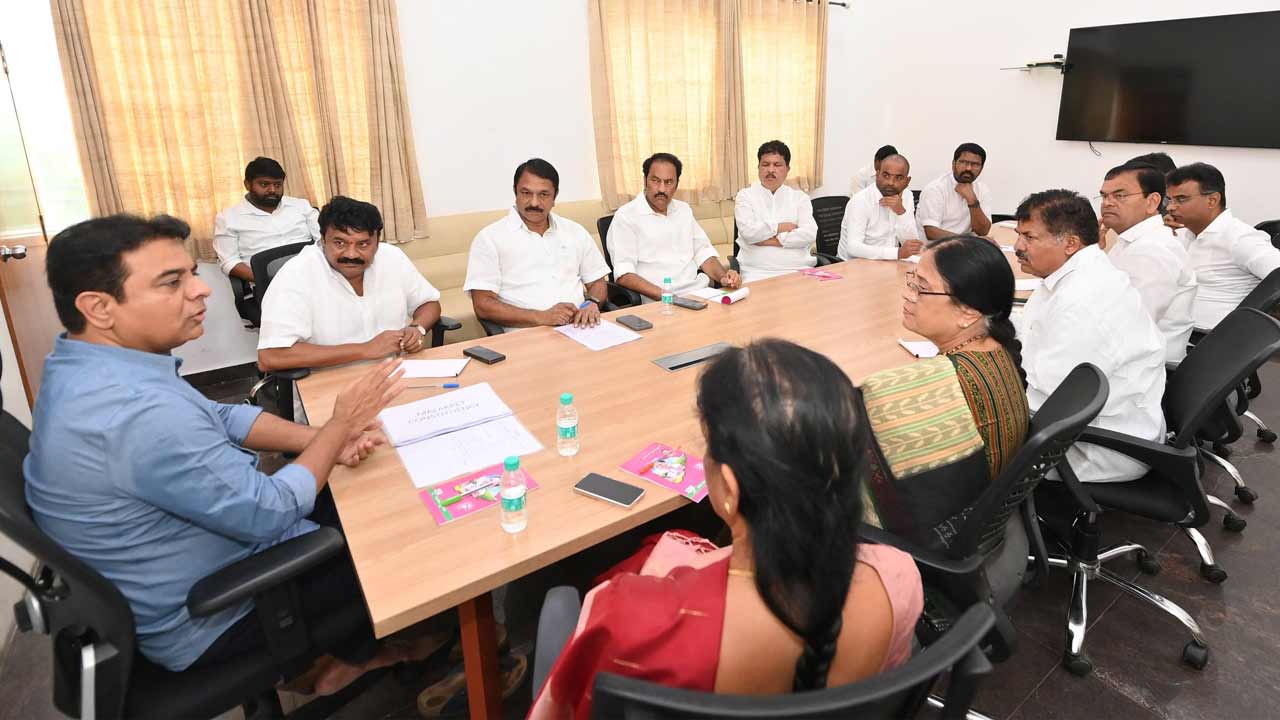 BRS | బీఆర్ఎస్‌ ఎమ్మెల్యేలు, ఎమ్మెల్సీలతో కేటీఆర్‌ భేటీ.. మూసీ అంశంపై చర్చ!