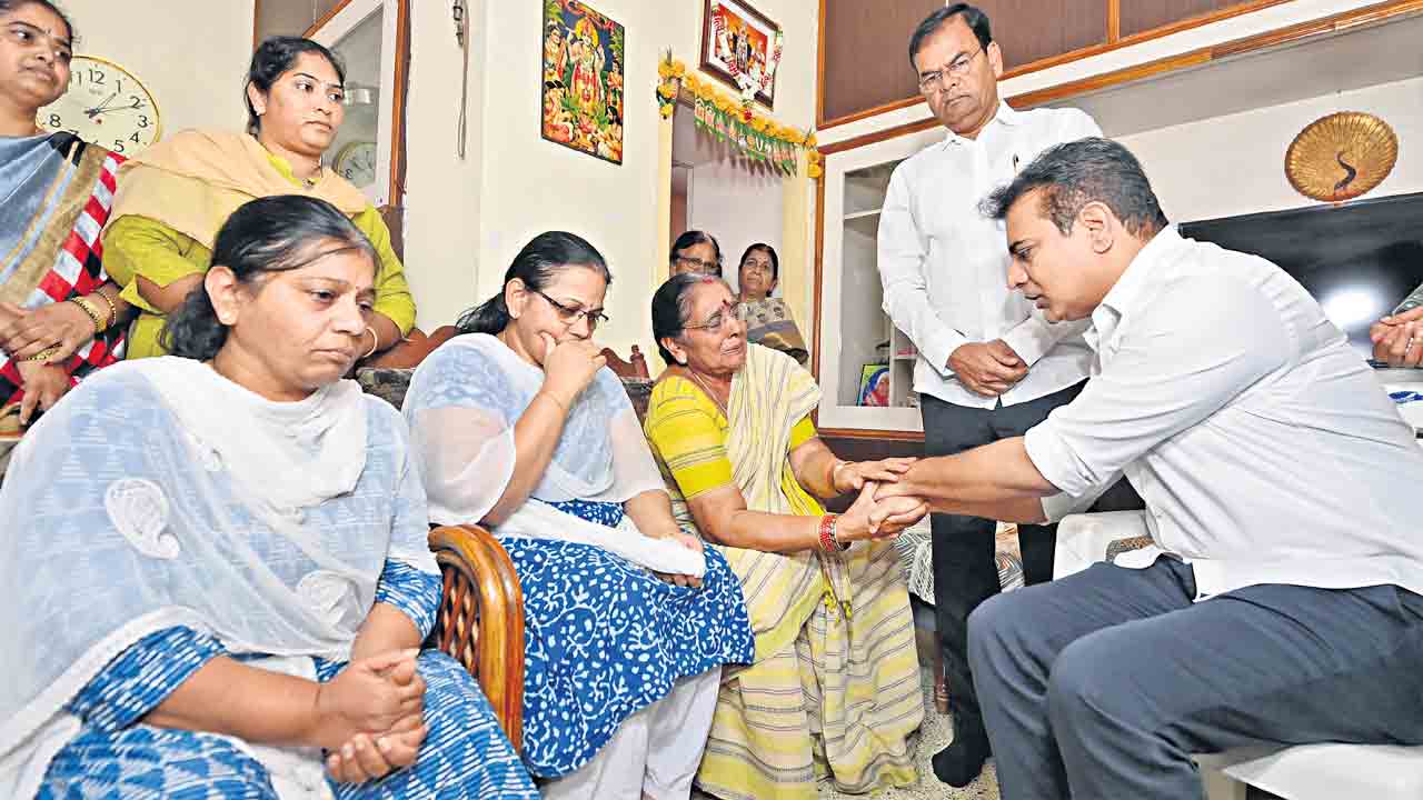 KTR | క్షీణించిన శాంతి భద్రతలు.. పోలీసులకు స్వేచ్ఛనివ్వాలి: కేటీఆర్‌