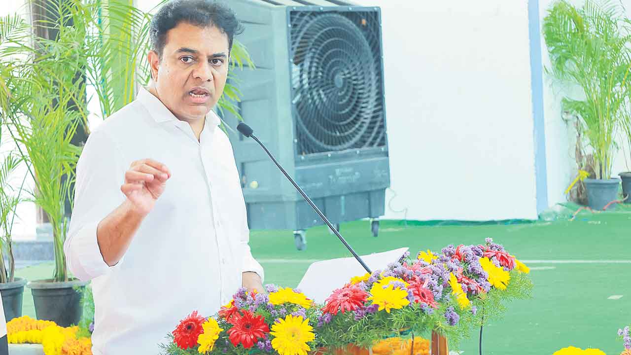 మరమగ్గాలపై భారం మోపద్దు
