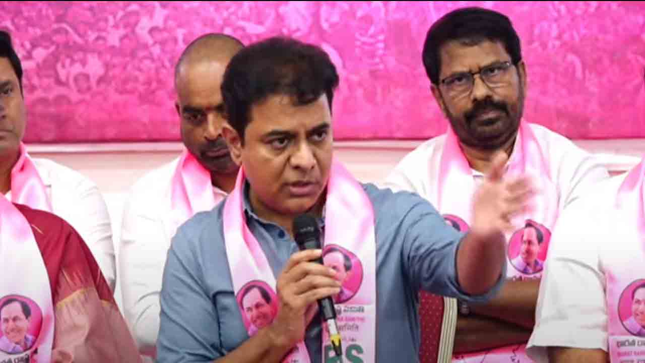 KTR | హైద‌రాబాద్ బ‌స్తీల్లో ఉండే ప్ర‌జ‌ల‌కు అండ‌గా ఉంటాం.. రేవంత్ రెడ్డి పంపే బుల్డోజ‌ర్ల‌కు అడ్డుగా నిల‌బ‌డుతాం : కేటీఆర్