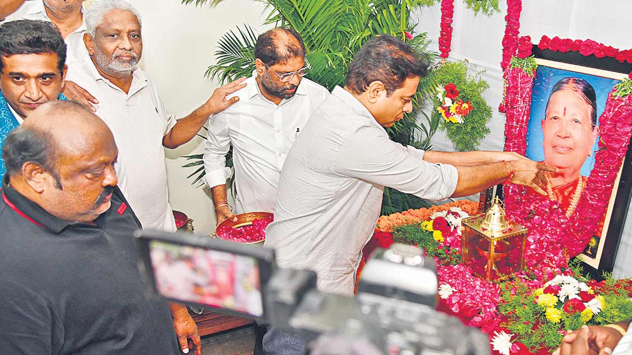 గంగులకు కేటీఆర్‌ పరామర్శ