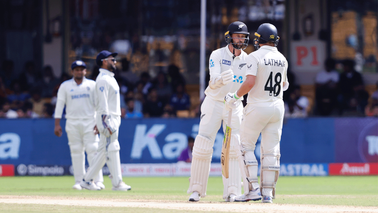 Ind Vs Nz: కాన్వే హాఫ్ సెంచ‌రీ.. కివీస్ 82/1