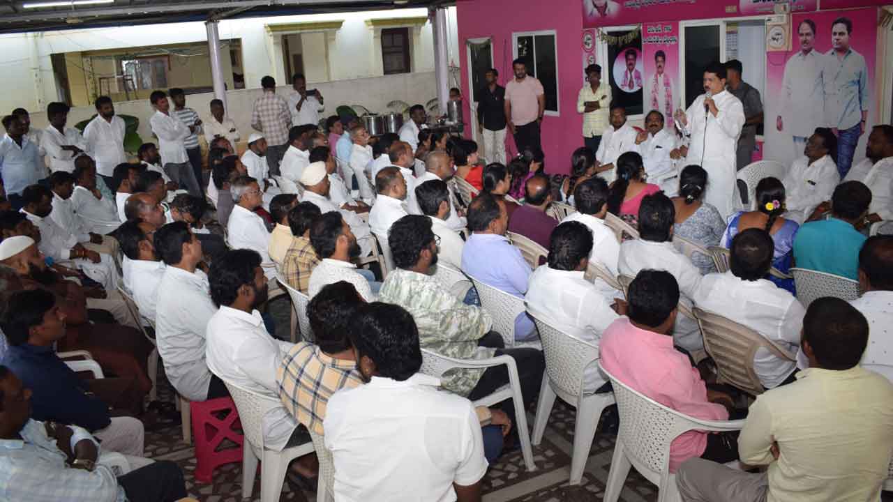 MLA Madhavaram | ప్రజల కష్టాలు ప్రభుత్వానికి పట్టడం లేదు : ఎమ్మెల్యే మాధవరం