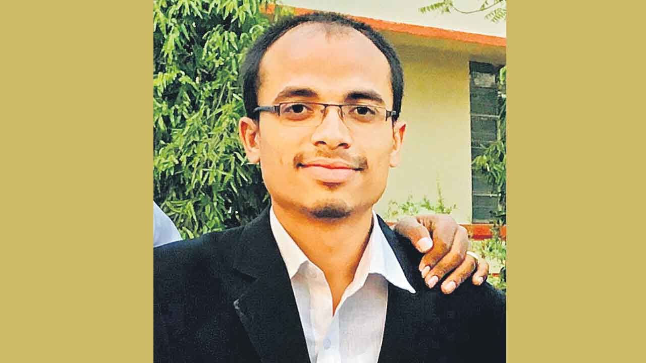 రైతు బిడ్డకు నాలుగు కొలువులు