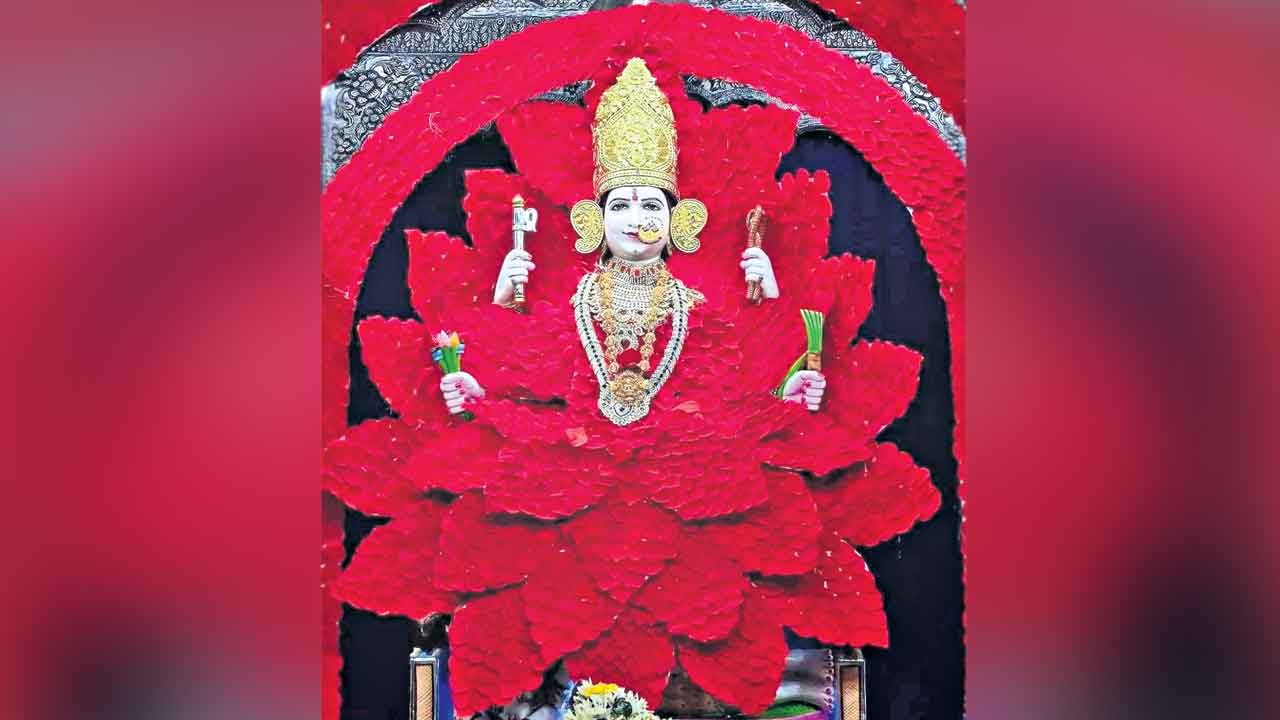 పూలల్లో మాతల్లి..!