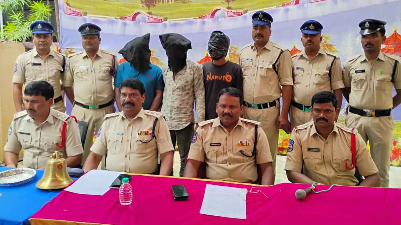 Inter-state robbers | మెదక్‌ జిల్లాలో అంతర్ రాష్ట్ర దొంగల ముఠా అరెస్టు