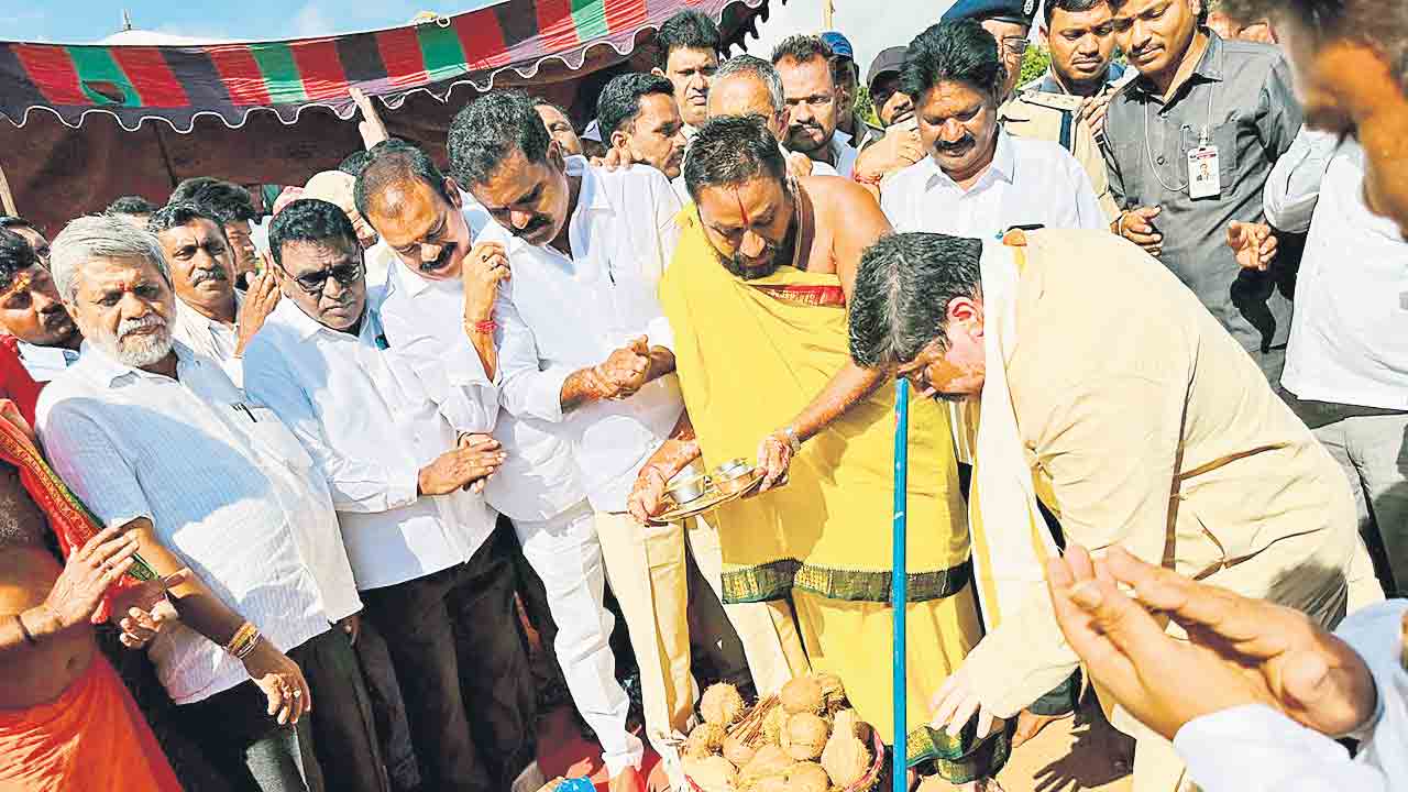 ప్రభుత్వ విద్యావ్యవస్థను బలోపేతం చేస్తాం