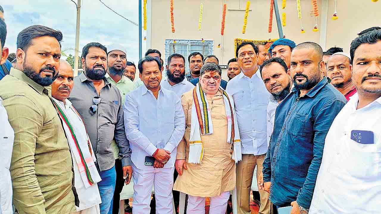 పరిపాలనా సౌలభ్యానికే క్యాంపు కార్యాలయాలు