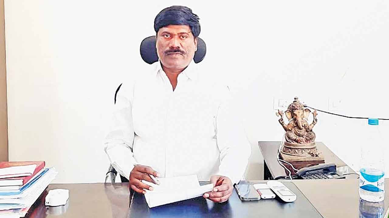 కాంగ్రెసోళ్లను నిలదీయాలి:పెద్ది సుదర్శన్‌రెడ్డి