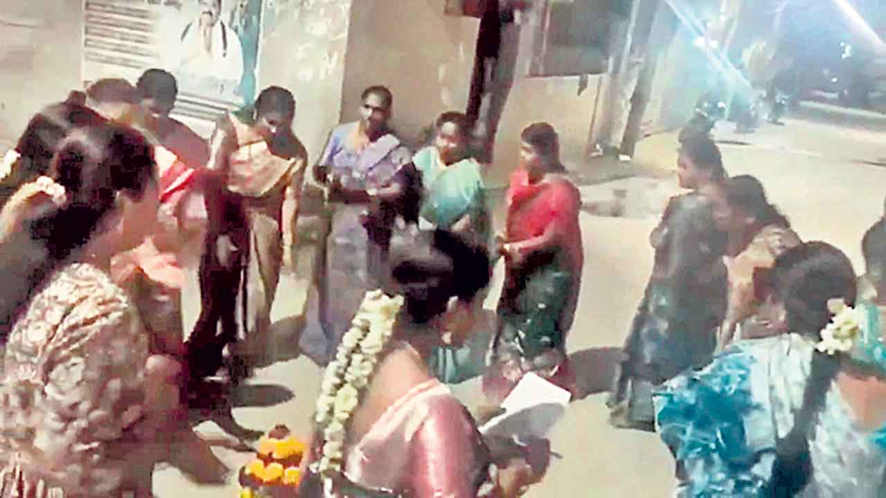 Bathukamma Song | మా ఇండ్ల జోలికి ఉయ్యాలో.. నువ్వు రావొద్దయ్య ఉయ్యాలో.. రేవంత్‌రెడ్డిపై మూసీ బాధితుల బతుకమ్మ పాట