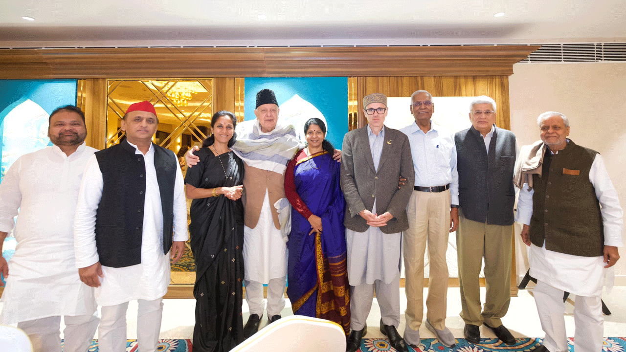 Omar Abdullah: సీఎంగా ఇవాళ ప్ర‌మాణం చేయ‌నున్న ఒమ‌ర్ అబ్దుల్లా.. శ్రీన‌గ‌ర్ చేరుకున్న ఇండియా కూట‌మి నేత‌లు