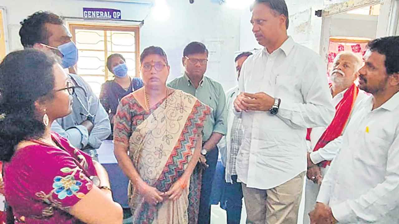 చేర్యాల దవాఖాన సమస్యలు పరిష్కరించాలి