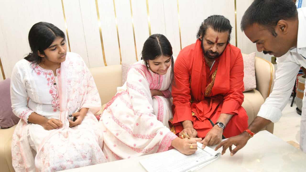 Pawan Kalyan | తిరుమలలో డిక్లరేషన్ ఇచ్చిన పవన్ కల్యాణ్ చిన్న కుమార్తె..