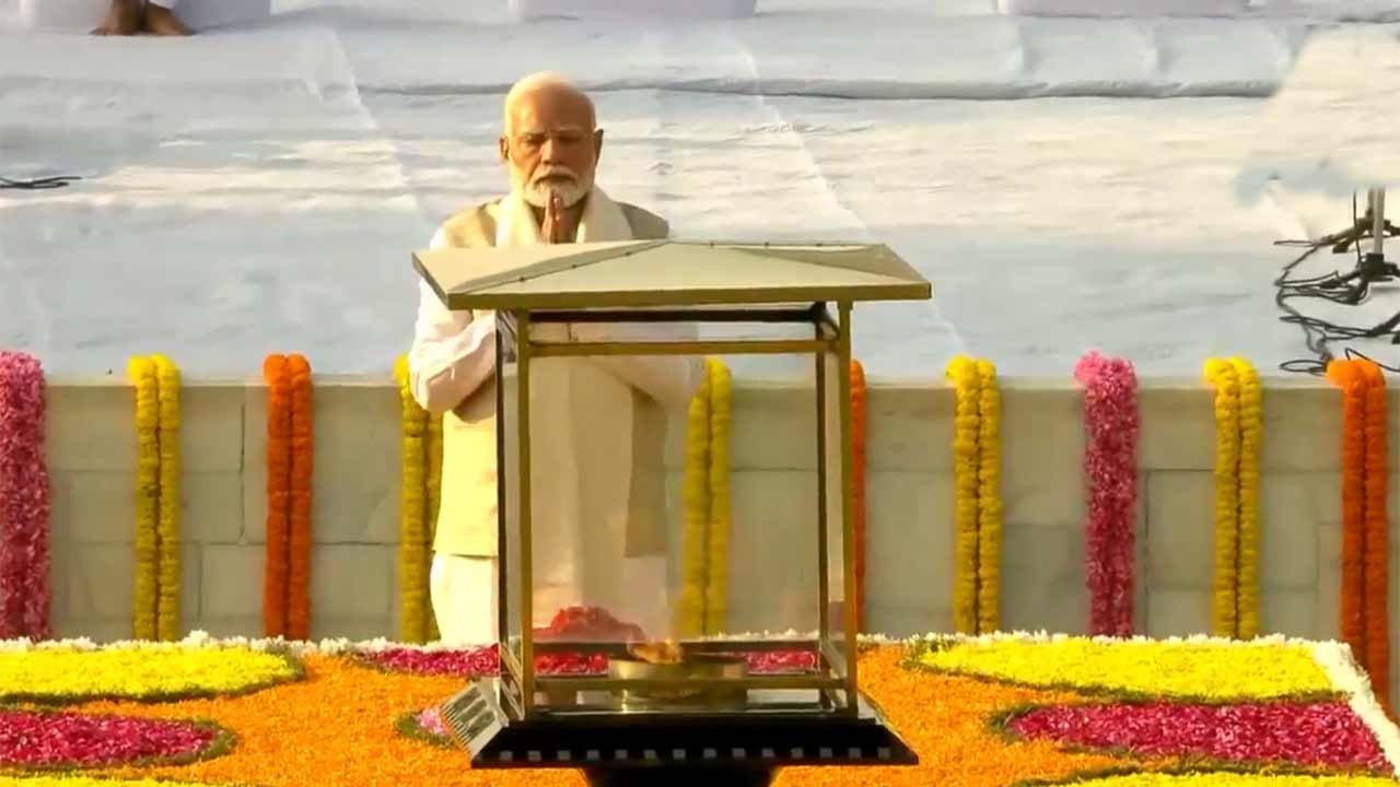 Gandhi Jayanti | మహాత్ముడికి నివాళులర్పించిన రాష్ట్రపతి ముర్ము, ప్రధాని మోదీ