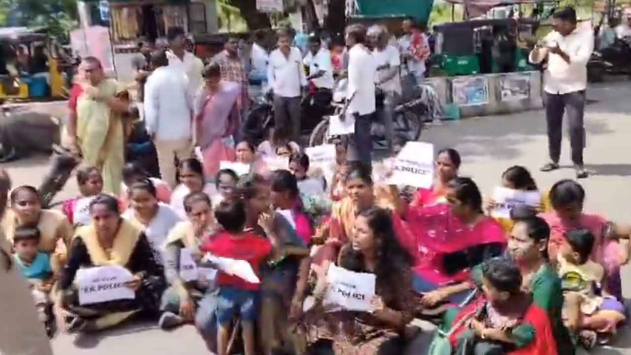 Warangal | వరంగల్ 4వ బెటాలియన్ ఎదుట కానిస్టేబుల్స్ కుటుంబాల ధర్నా