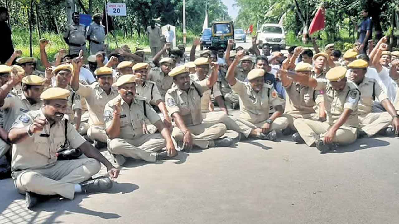Special Police | యూనిఫారాల పోరుబాట